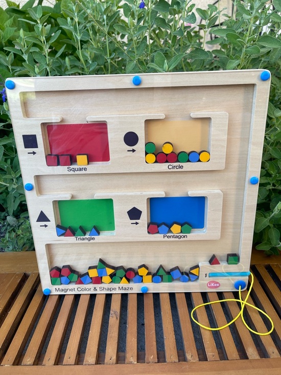 Likee Other - Magnetic Color & Shape Maze Board Toy - Blue/Red/Green/Yellow
